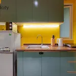 Cubicity Metro House