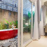 Cubicity Metro House